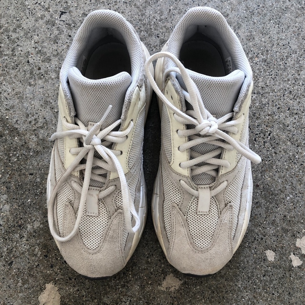 Adidas Yeezy Boost 700 in color « analog »